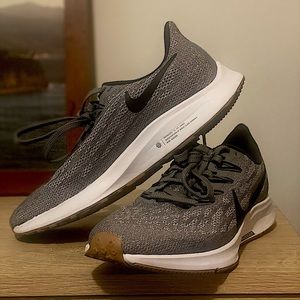 Nike zoom pegasus sneakers